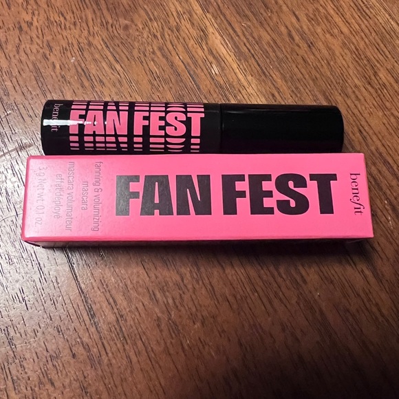 NWT Benefit Cosmetics Fan Fest Mascara travel size - Picture 2 of 4